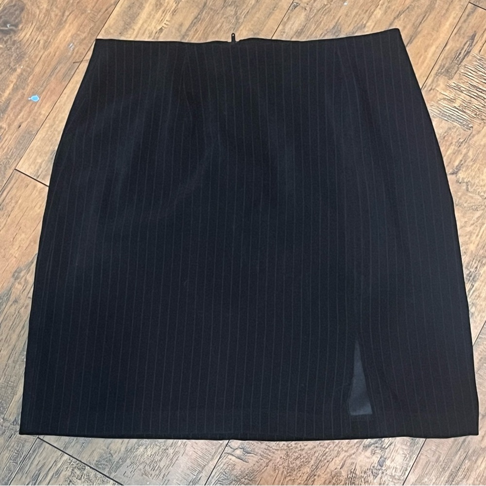 Ilyza Wmns Pin Striped Skirt Black/white Front Slit 1990’s Back Zip Sz 8p